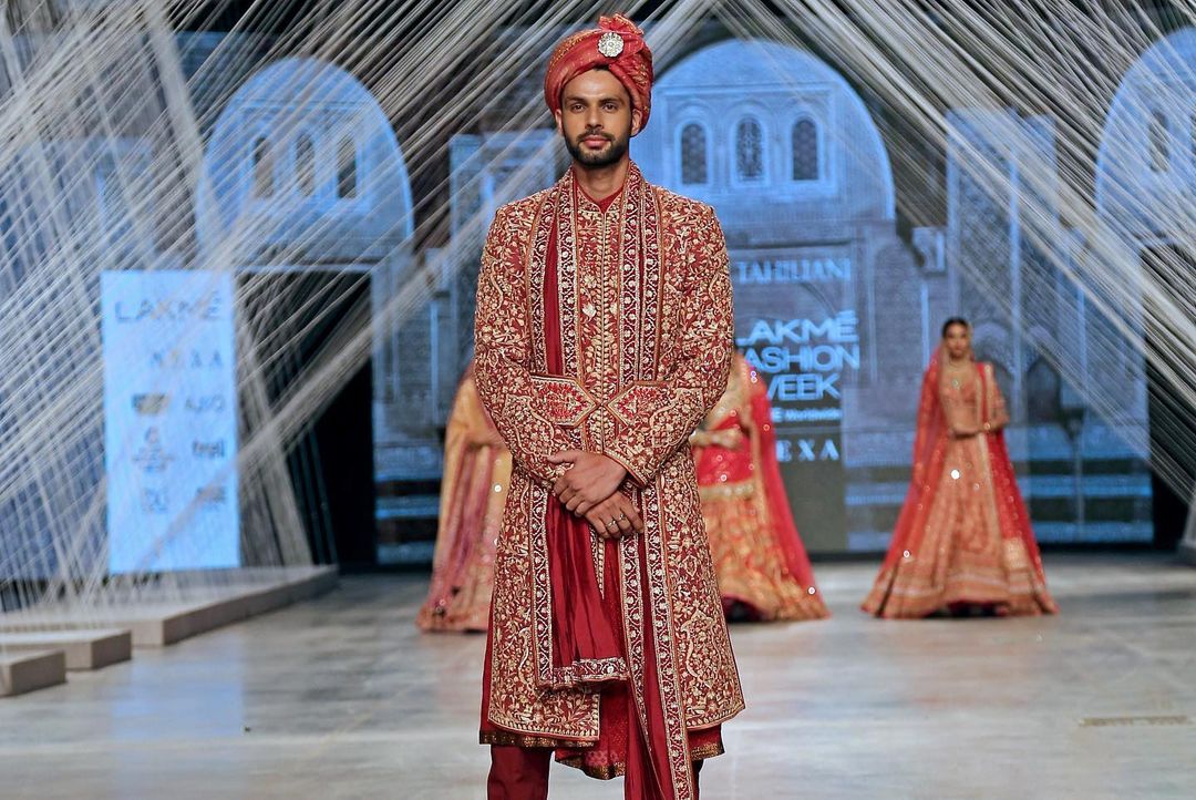 With 78 show-stoppers, Tarun Tahiliani dazzles.