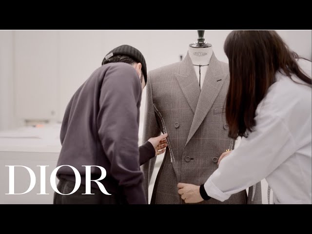 Remaking the ‘Bar’ jacket for Dior Men’s Winter 2022-2023